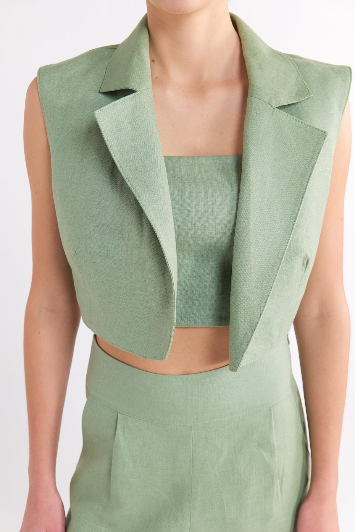 BRIONY GREEN SLEEVELESS CROPPED BLAZER YELEK