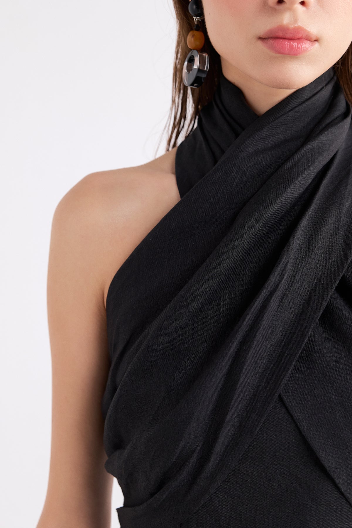 ROMOLA BLACK NECK DETAIL ÜST