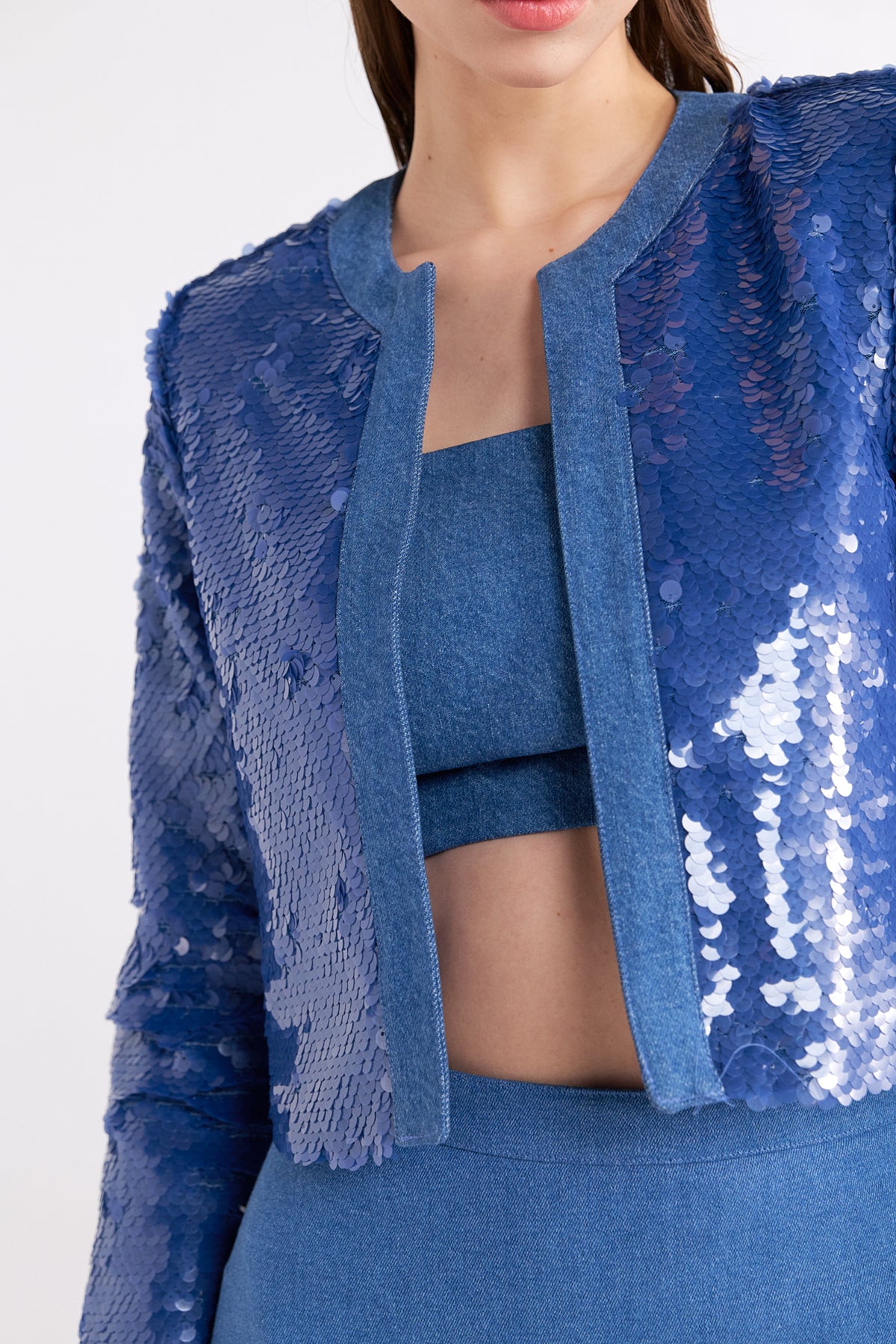 ABIGAIL SEQUIN-DETAILED BLUE CROPPED CEKET