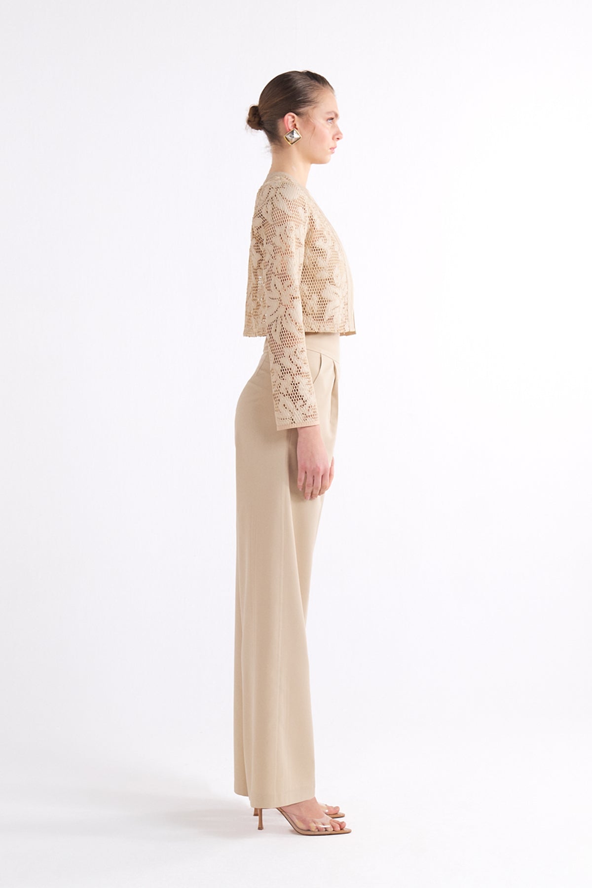 PIXIE BEIGE LASER-CUT CROPPED CEKET