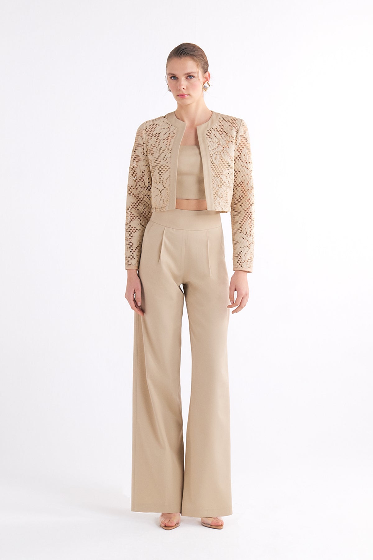 PIXIE BEIGE LASER-CUT CROPPED CEKET