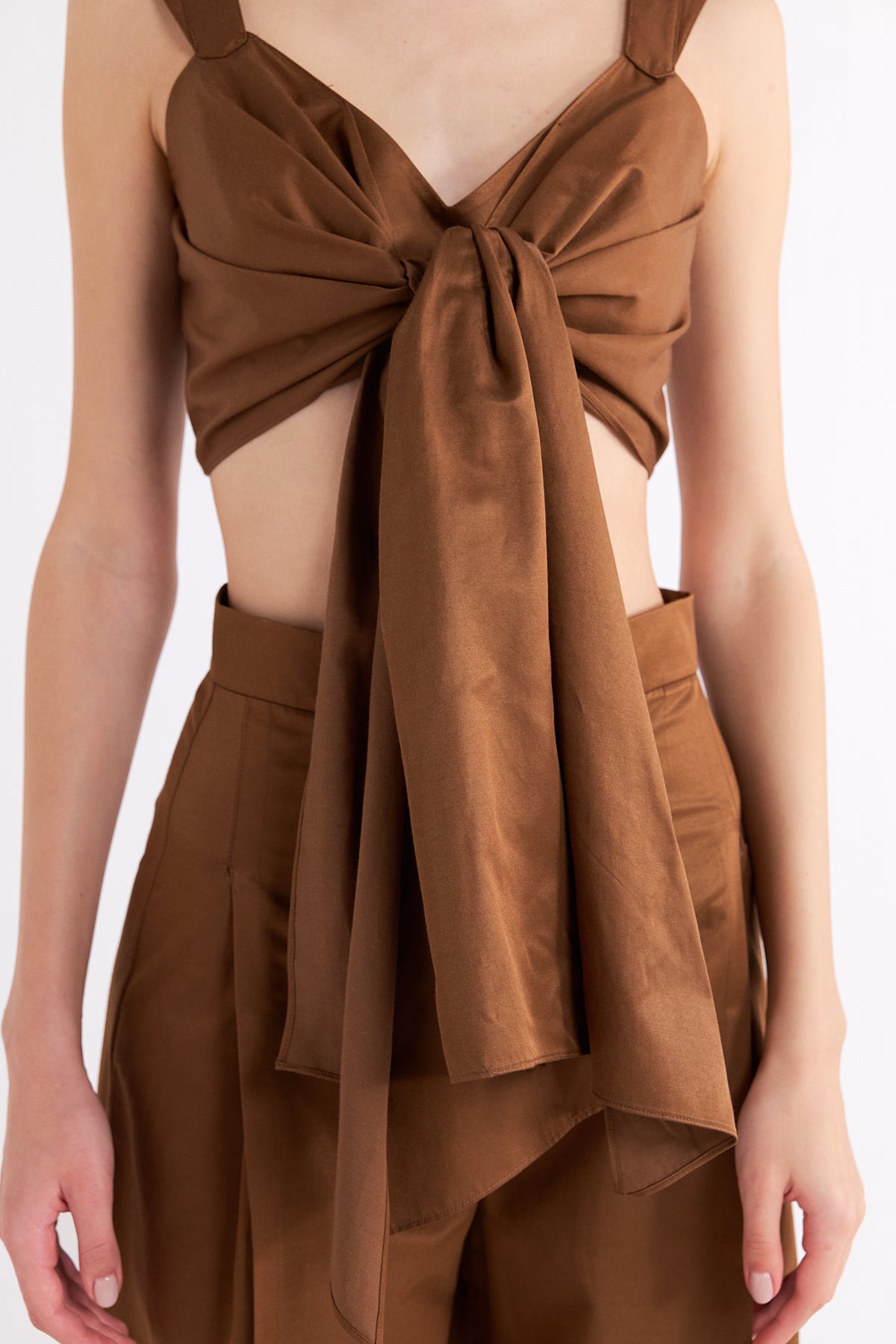 IRISA KNOT-DETAYLI CROP TOP