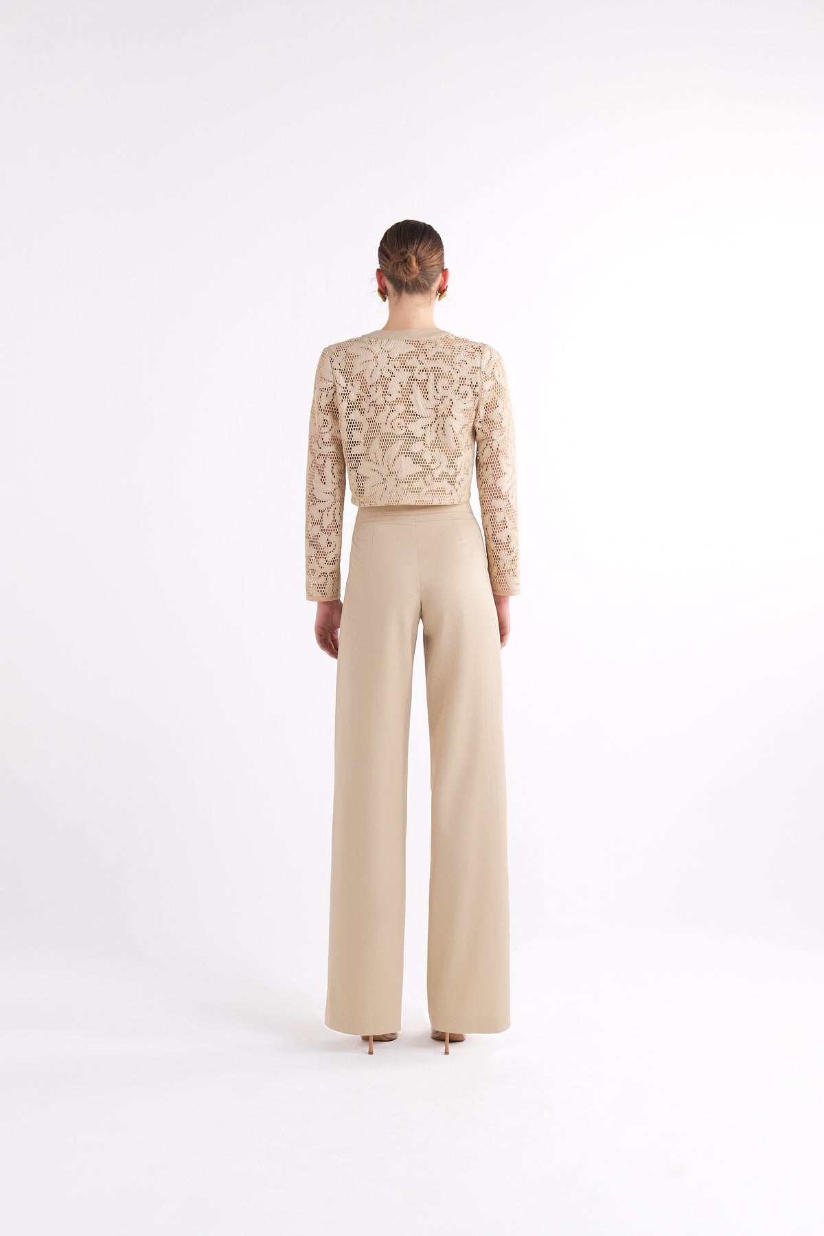 PIXIE BEIGE LASER-CUT CROPPED CEKET